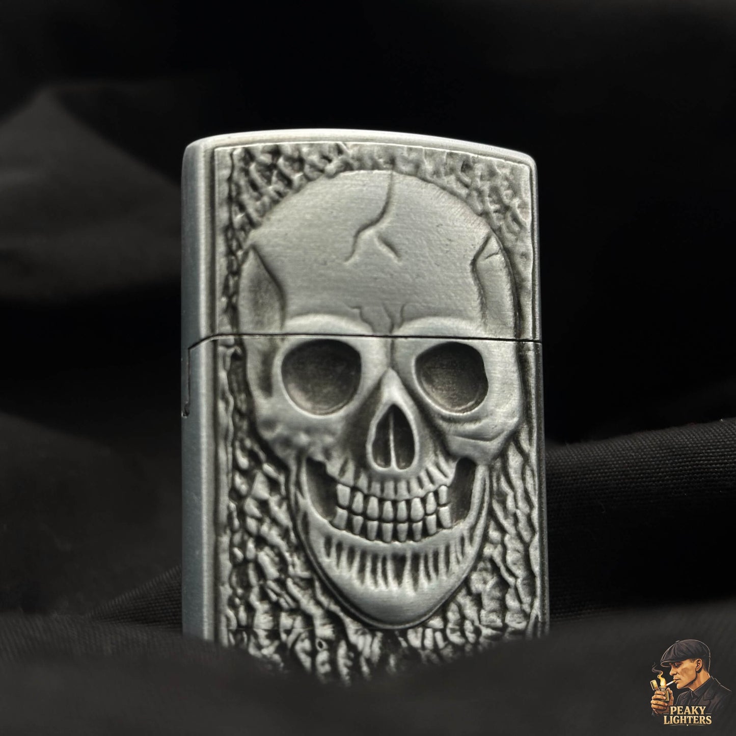 Memento Aureum – Skull Lighter